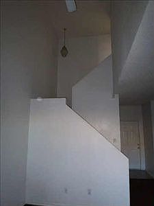 4th image of 923 Fairbanks Cir