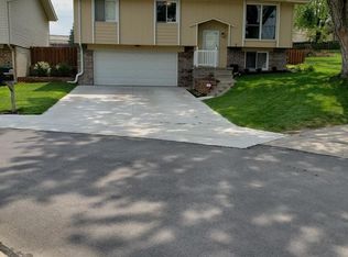 5176 S 148th Cir, Omaha, NE 68137