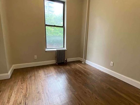 4th image of 509 E 73rd St APT 19