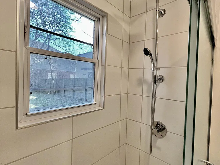 Walk-in shower with dual-head system