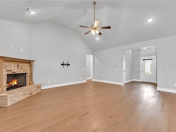 5th image of 1218 Cassia St
