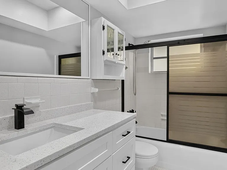 2755 NE 28th Ave #E2 — Photo 24