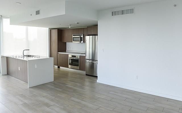 1st image of 1600 SW 1st Ave APT 701