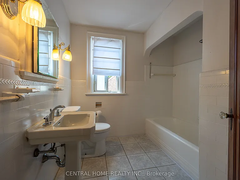 1650 King St E #MAIN — Photo 15