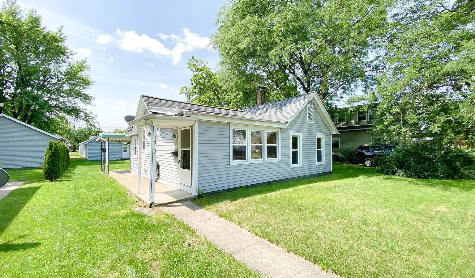 2 bed, 1.0 bath, $1,350 — Photo 1