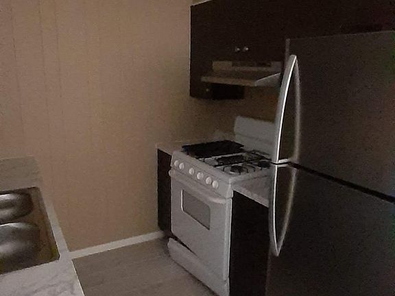 2nd image of 104 Prestwick Blvd #4