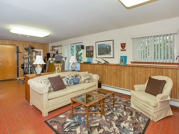 4th image of 188 Weed Ave