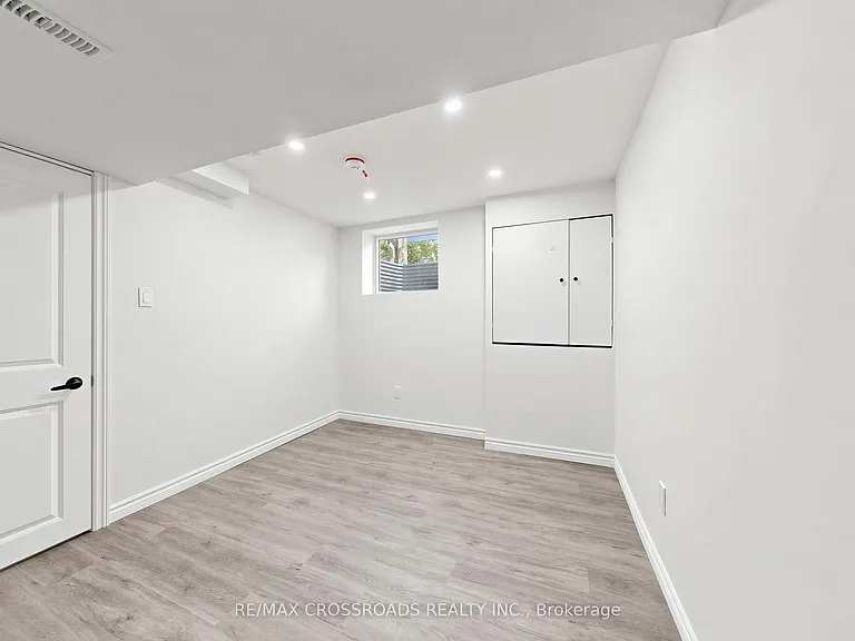 1496 Simcoe St N — Photo 36