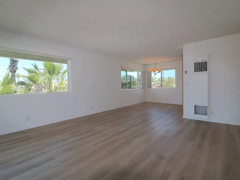 3990 Crown Point Dr — Photo 9