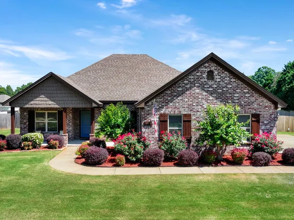 145 Jennifer Ln, Deatsville, AL 36022