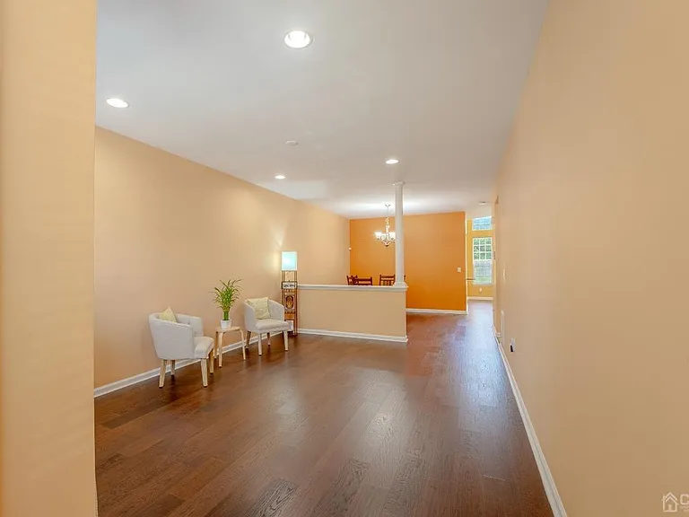 2474 N Canterbury Ln — Photo 5