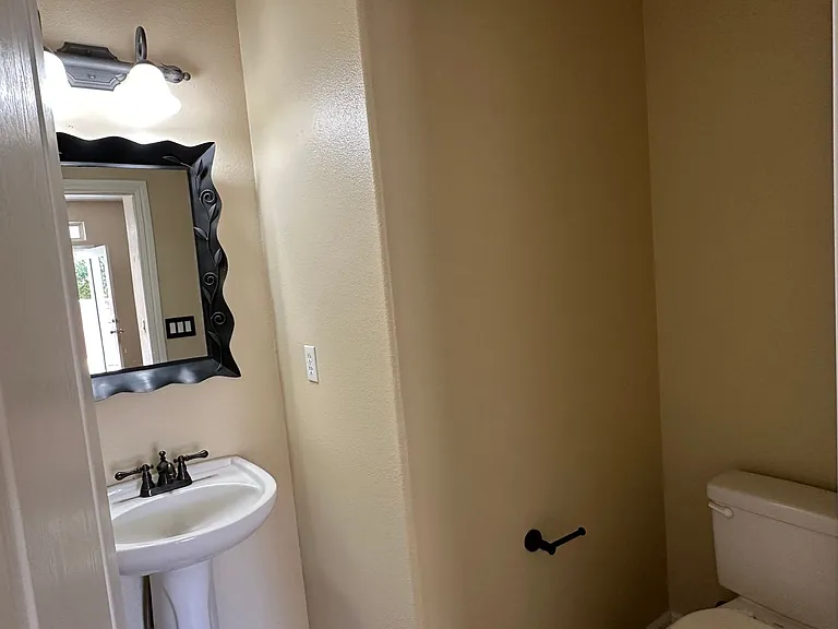 746 Jersey Ct — Photo 7