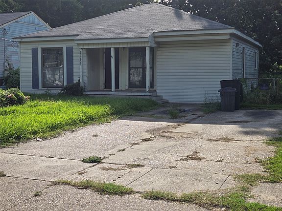 2nd image of 1241 Dudley Ln