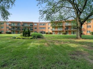 940 Holbrook Rd APT 6A, Homewood, IL 60430