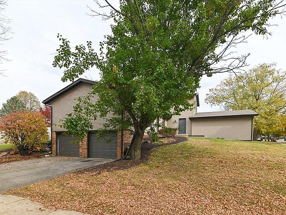 4th image of 6934/6938 Chester Dr