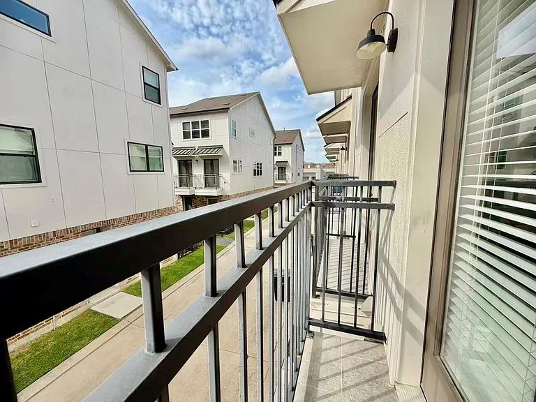 1254 N Post Oak Rd #B — Photo 22