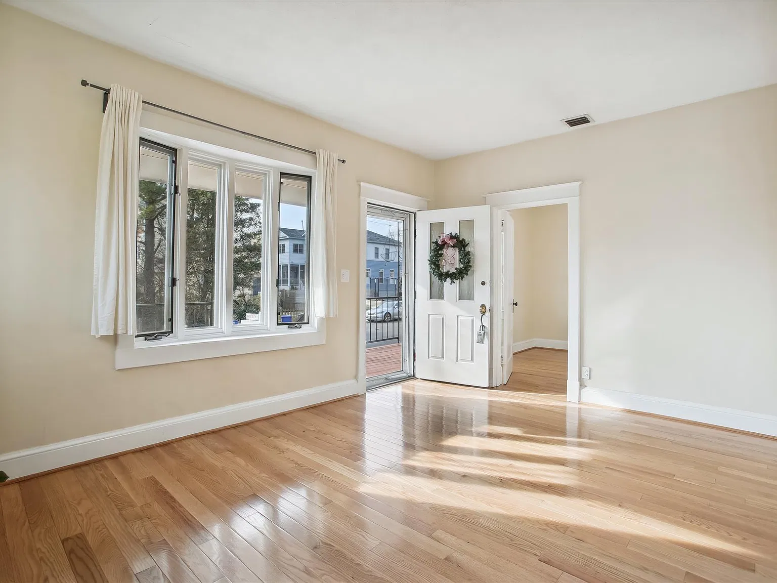 Clarendon Bungalow — Photo 4