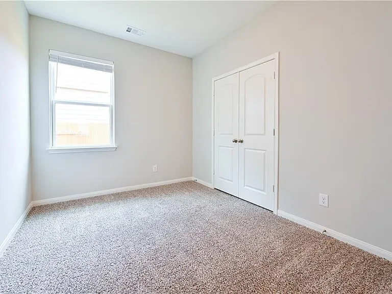 404 Freedom Park Ave — Photo 14