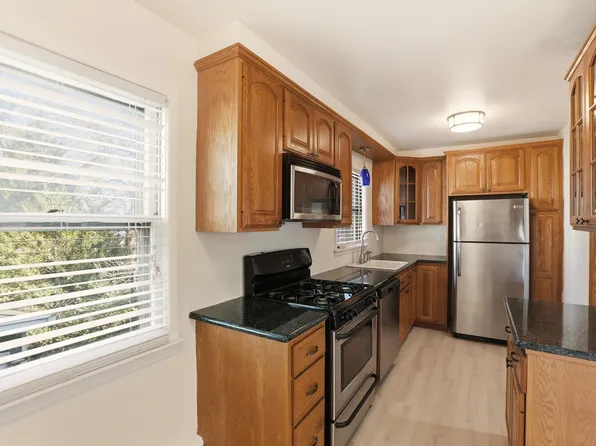 576 Avenue East image 8 of 17