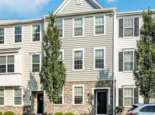 12 Manchester Dr, Hatboro, PA 19040