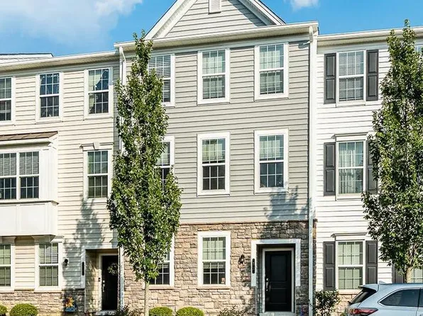 12 Manchester Dr, Hatboro, PA 19040