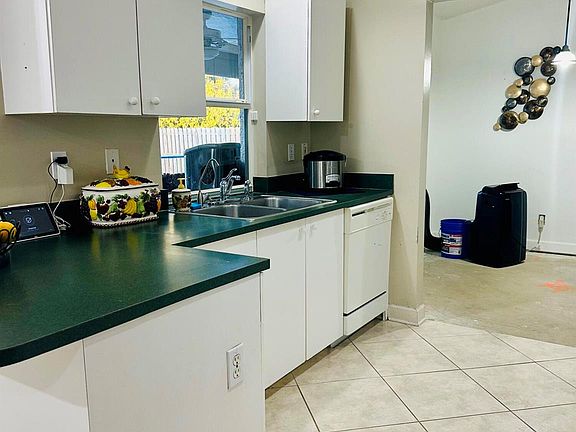 5th image of 481 SE Seahouse Dr