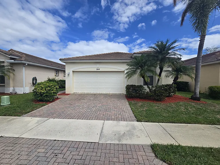 204 SW Coconut Key Way — Photo 3