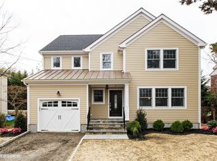 44 Longview Dr, Scarsdale, NY 10583