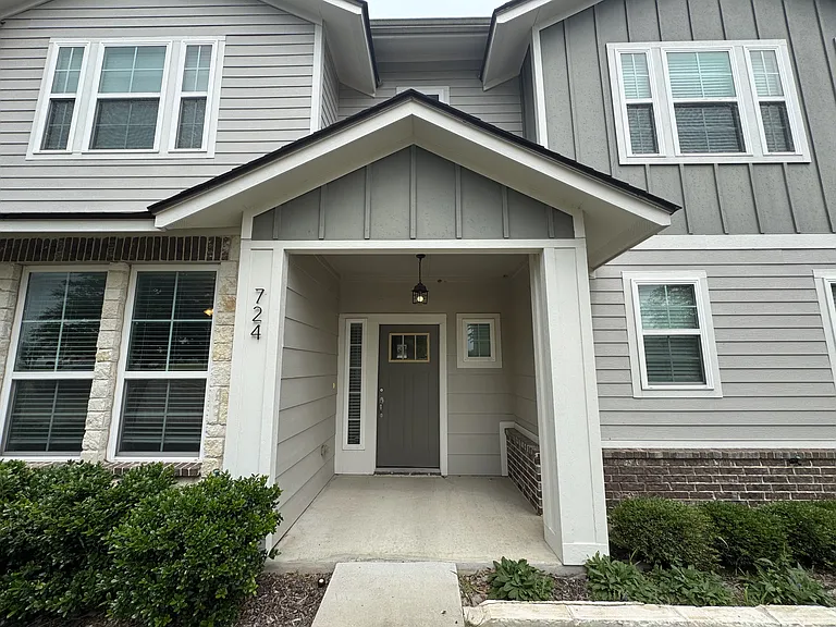 724 Westfield Blvd — Photo 2