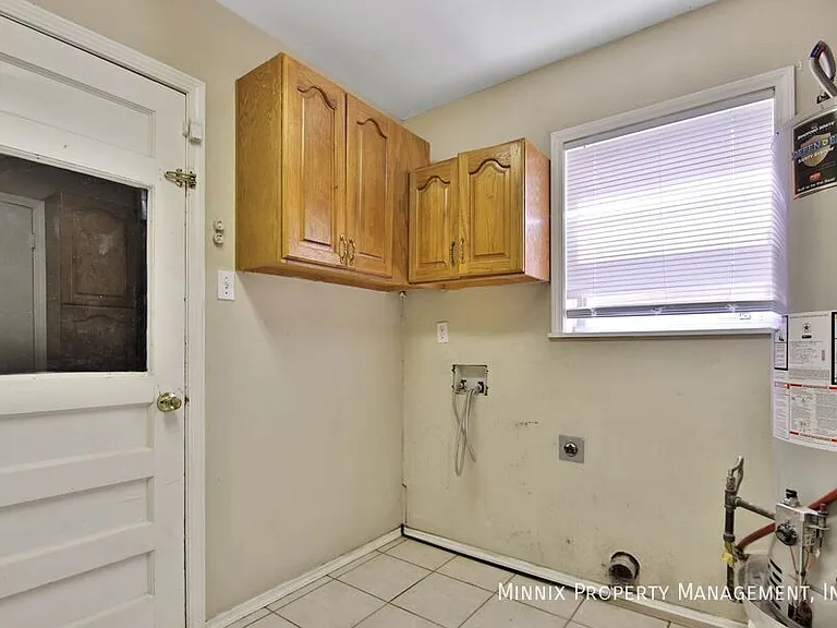 2810 42nd St — Photo 15