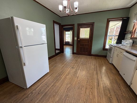 5th image of 351 Tyler St