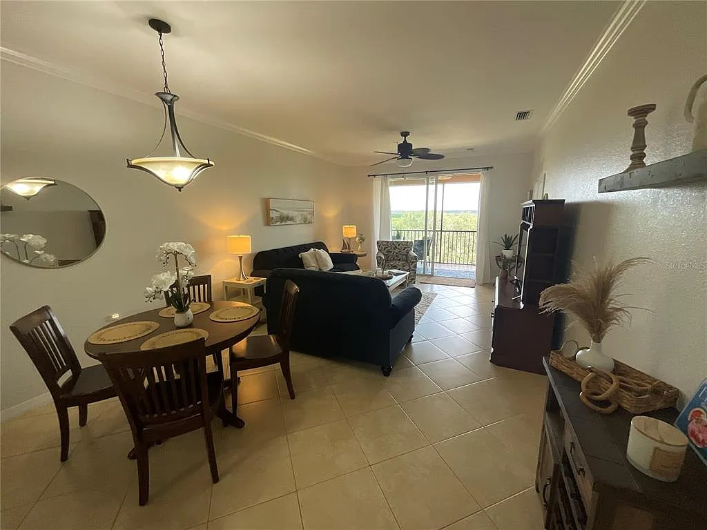2 bed, 2.0 bath, 1121 sqft, $1,699 — Photo 1