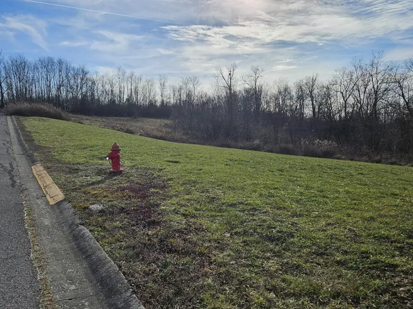 221 Connie Ln, Winchester, KY 40391