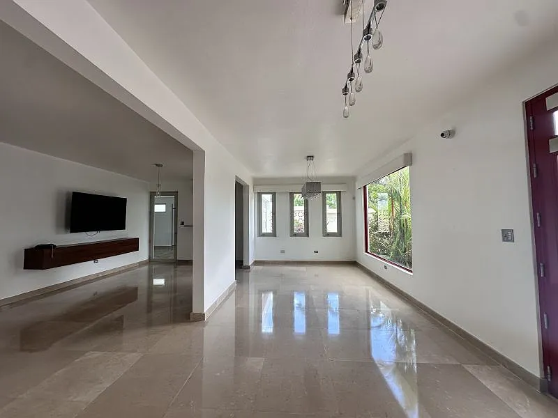 4 bed, 4.0 bath, 3000 sqft, $5,200 — Photo 4