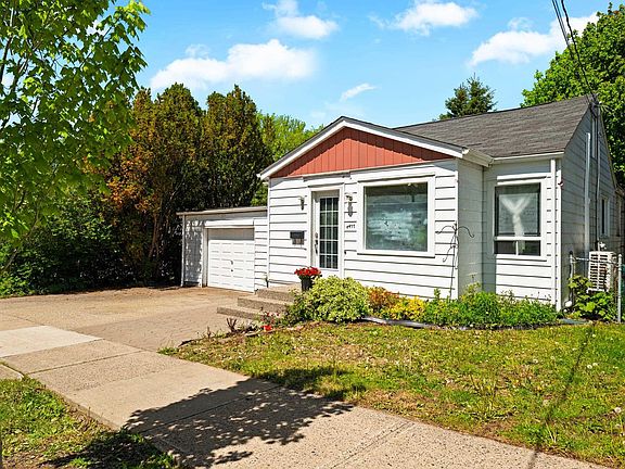 4th image of 6477 Roslyn Rd