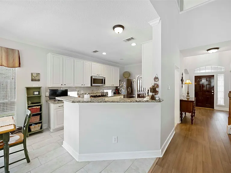 13611 Delacey Ln — Photo 8