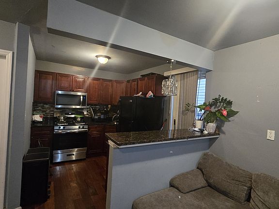 2nd image of 11232 148th St Floor 2