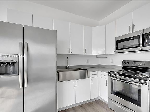 2nd image of 402 NW 12th Ave Unit 101