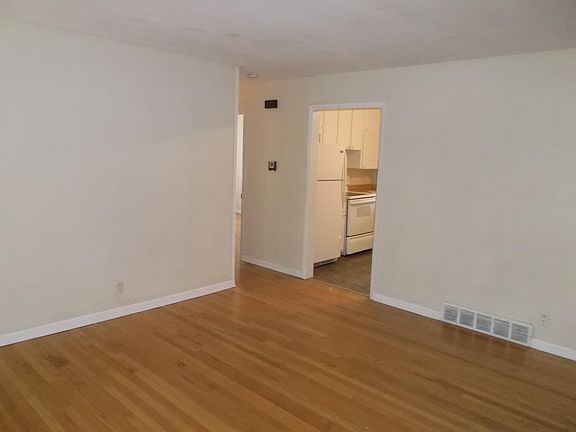 3rd image of 1216 N Cottage Ave