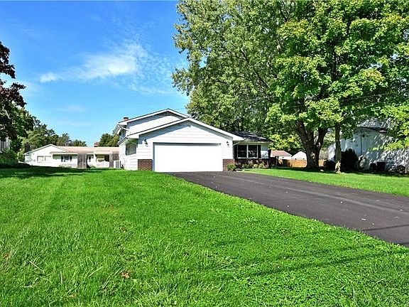 3rd image of 4180 Claridge Dr