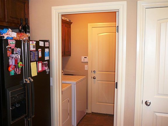 5th image of 829 Liston Ln