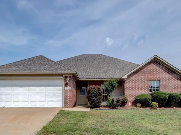 1725 White Oak Ln, Benton, AR 72019