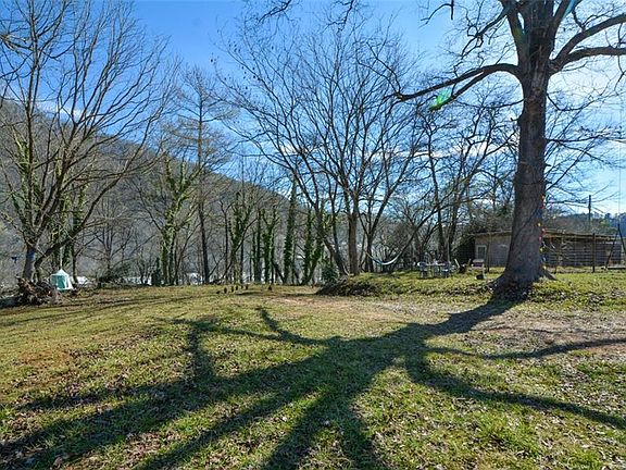 4th image of 2339 Whitestone Rd