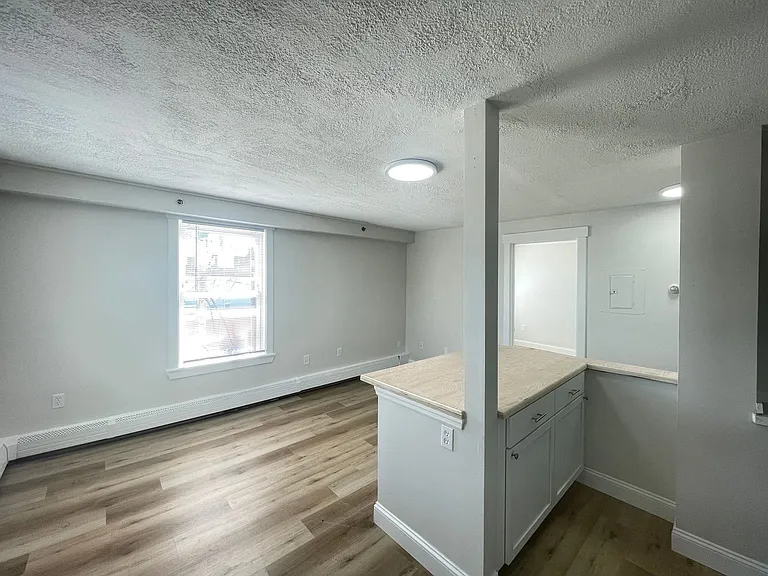 251 Pine St #304 — Photo 2