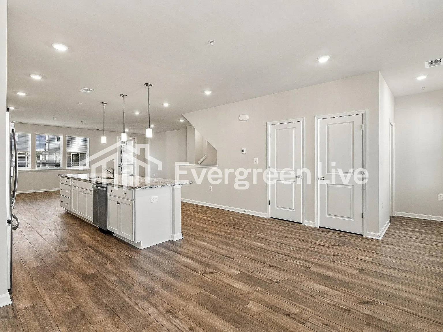 3 bed, 2.5 bath, 2415 sqft, $3,035 — Photo 4