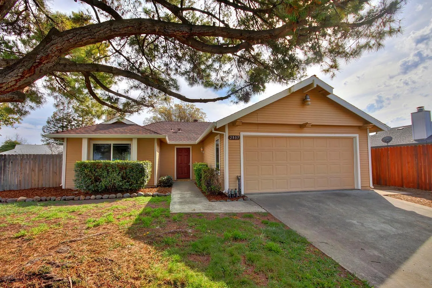 2807 Teresa Ln photo 1