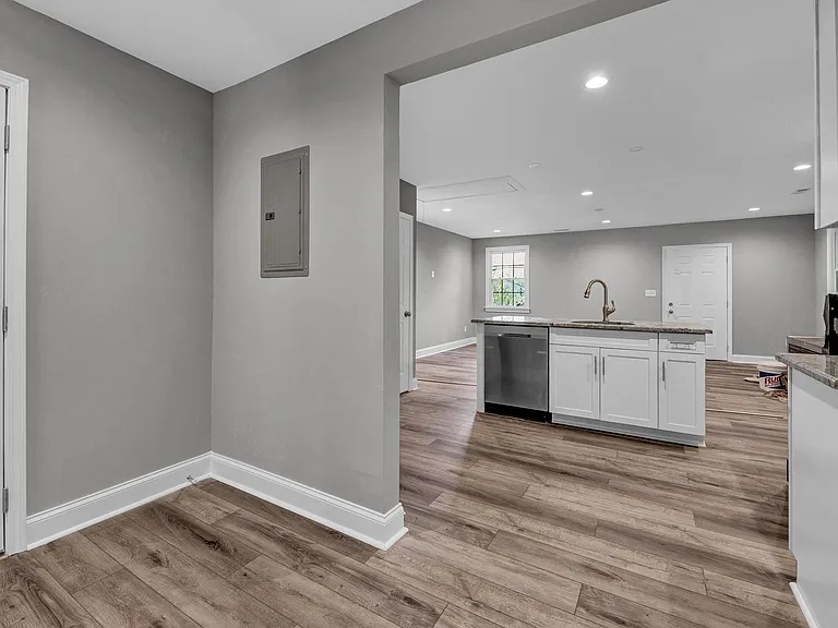 2451 Boone Ave — Photo 22