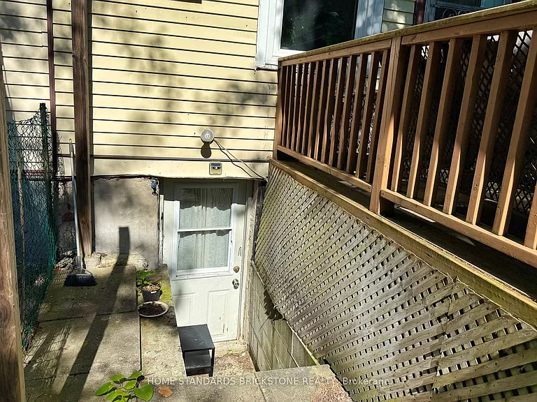 792 Pape Ave #LOWER — Photo 15