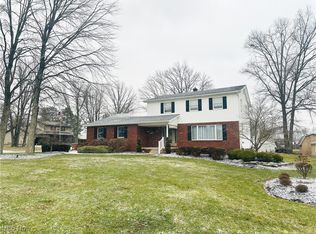 1726 Laura Ln, Mineral Ridge, OH 44440