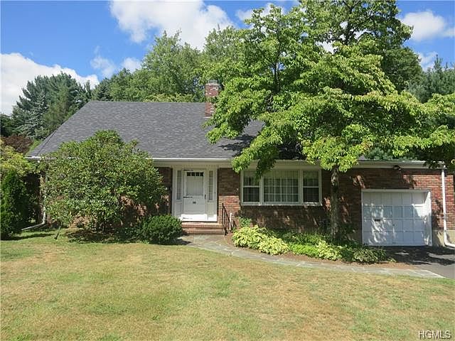 1st image of 30 Thornwood Dr